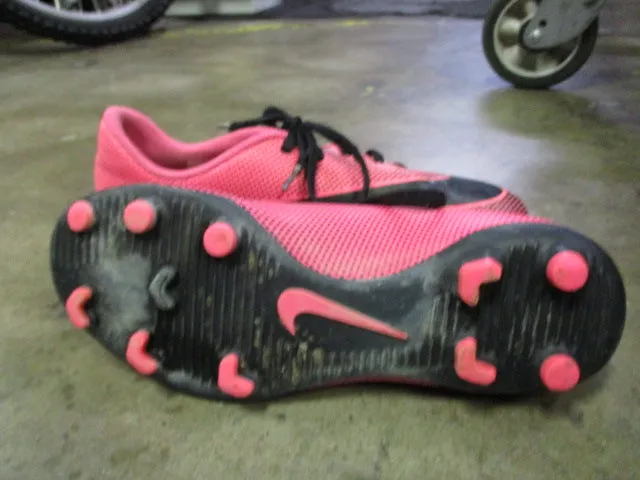 Used Nike Bravata 2 Soccer Cleats Size 4Y