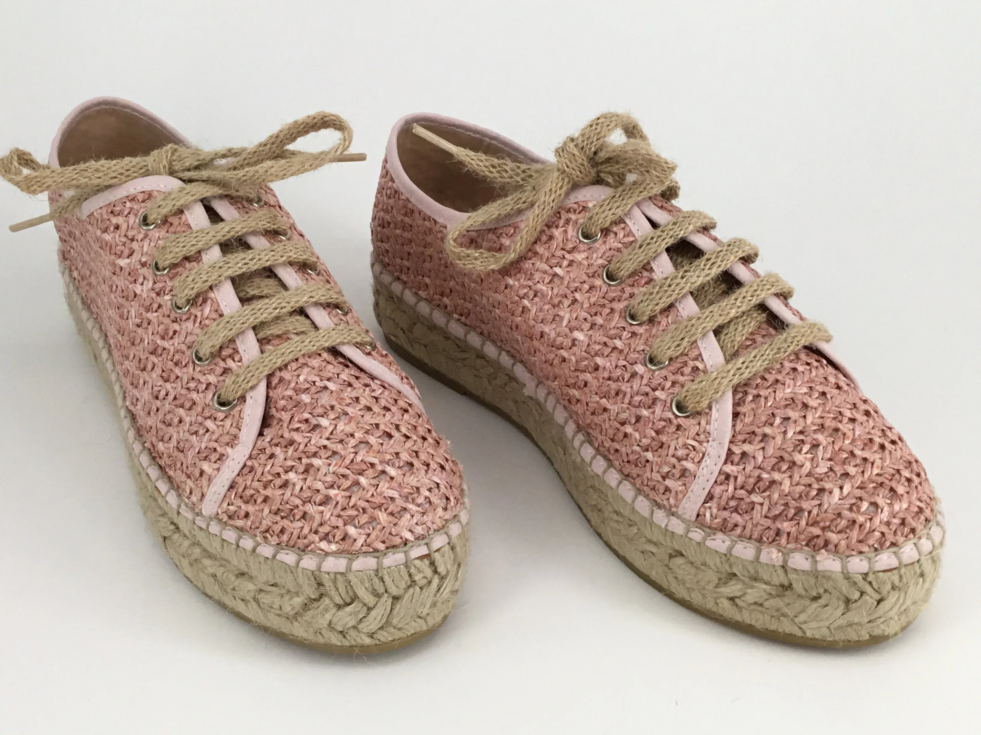 Viguera Vargo available in 2 colours