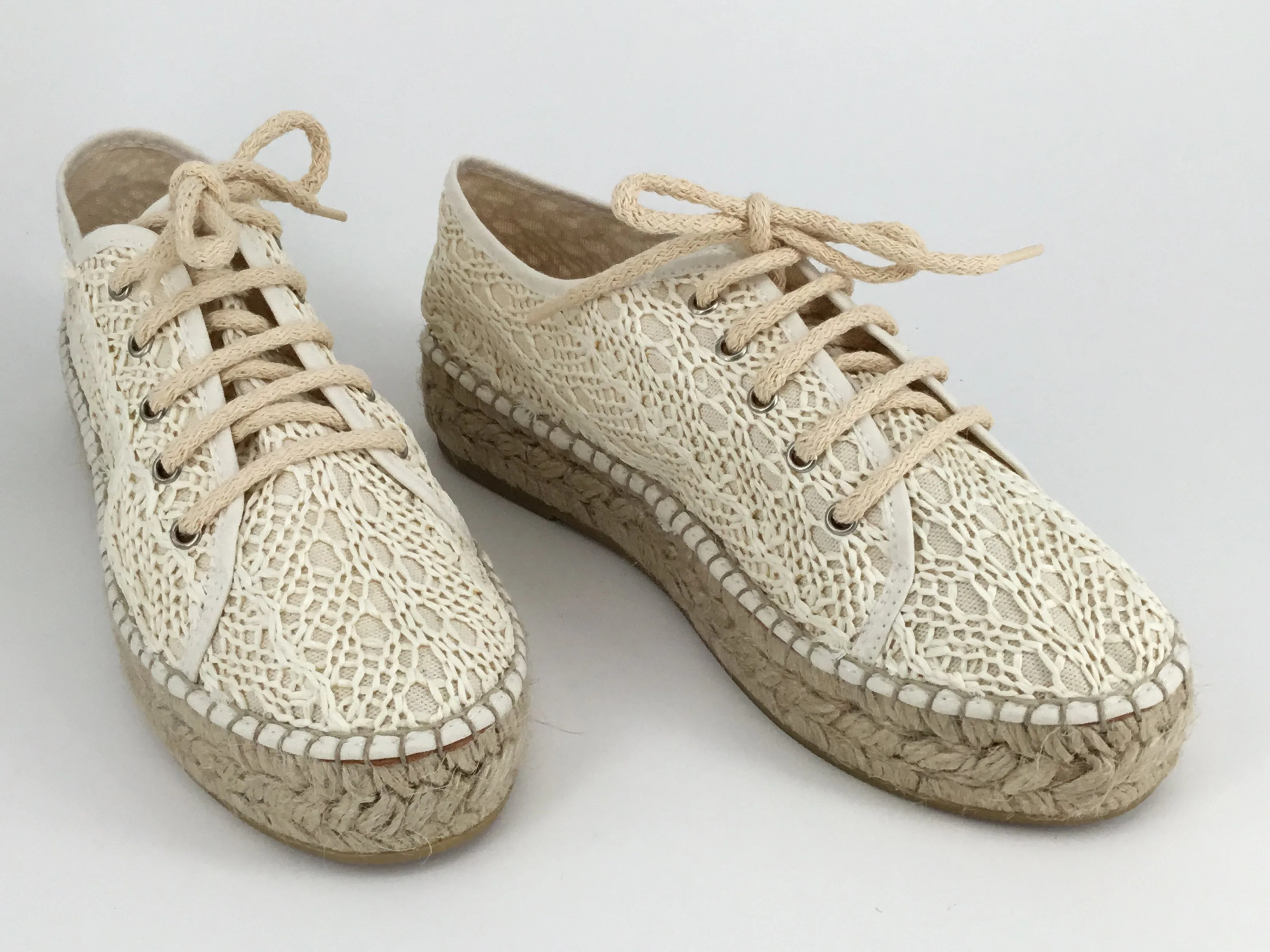 Viguera Vargo available in 2 colours